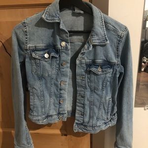 H&M cropped and fitted denim jacket